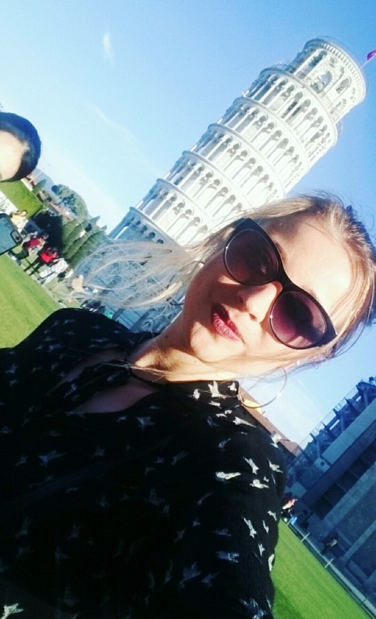 Selfie z Krzywą Wieżą w Pizie