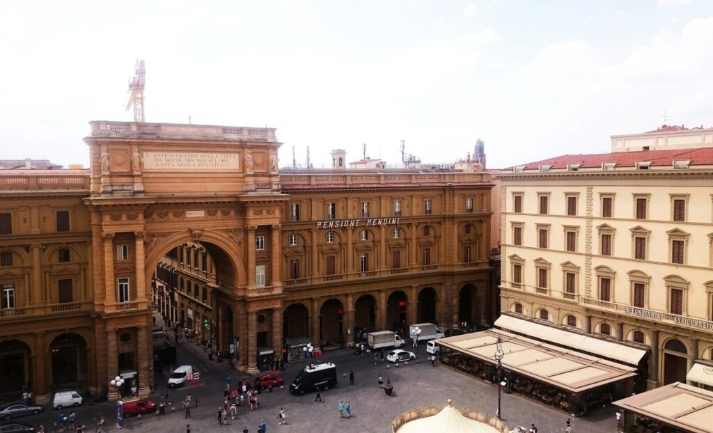 Widok na Piazza della Reppublica we Florencji