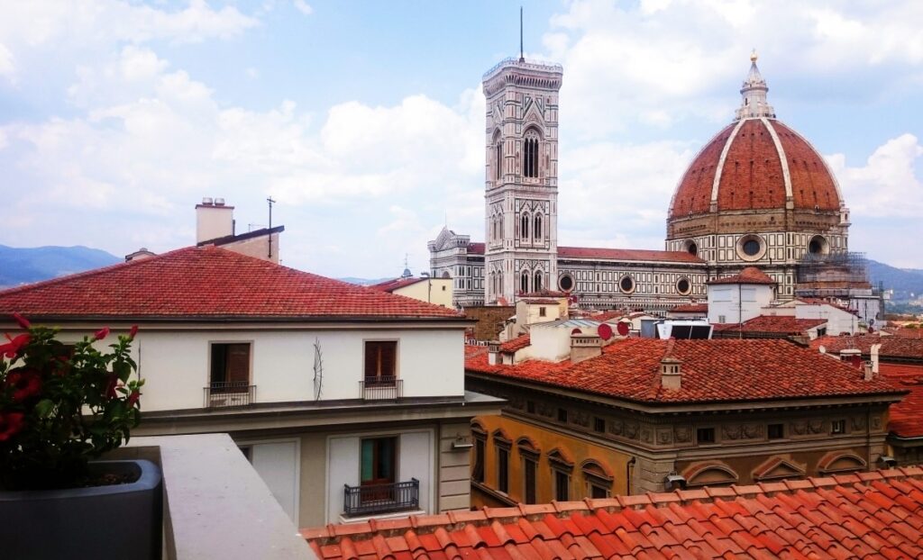 Widok na Duomo z kawiarni La terrazza della rinascente we Florencji