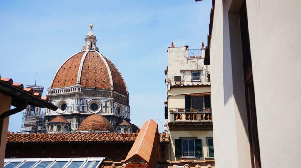 Widok na Duomo z Caffeteria delle Oblate we Florencji