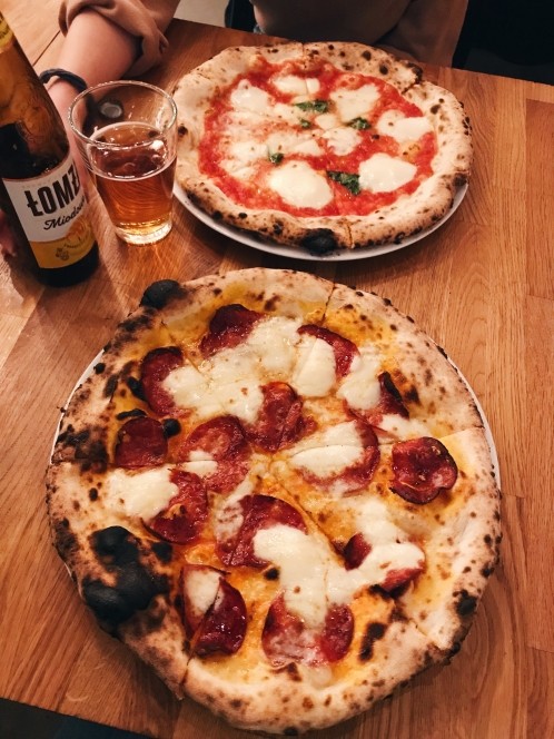 Pizza neapolitańska w Niezłym Dymie we Wrocławiu 