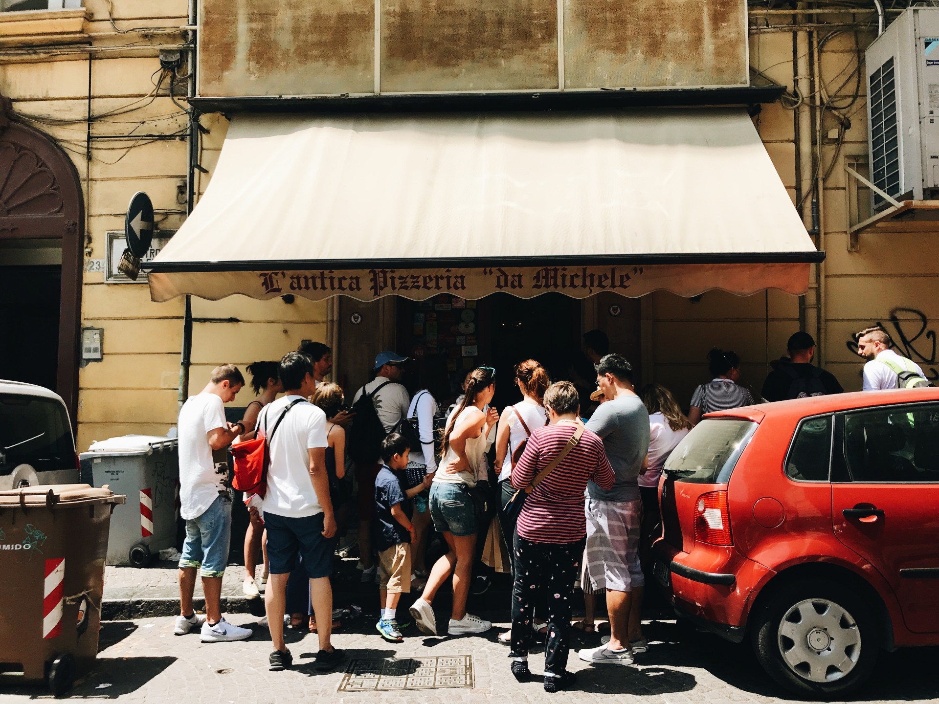 Kolejki do L'antica Pizzeria da Michele