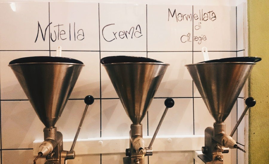 Inside the Coccolo Fritti e Cornetti