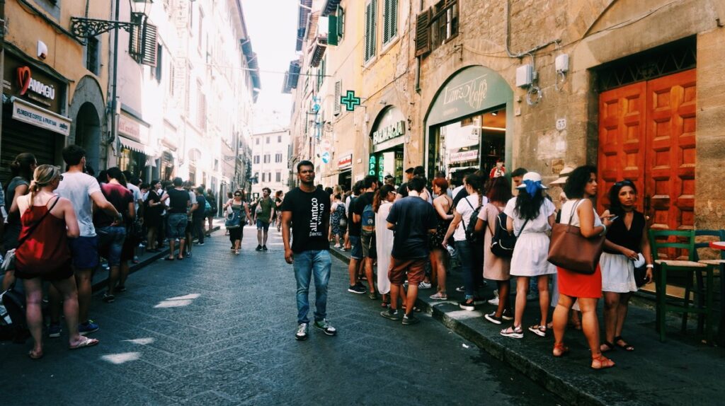 Queue to All'Antico Vinaio in Florence