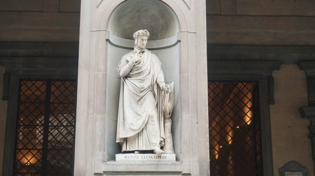 The sculpture of Dante Alighieri in front od the Gallery Uffizi