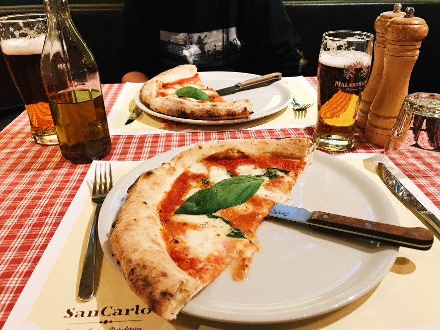 Neapolitan pizza in Prague - restaurant San Carlo 