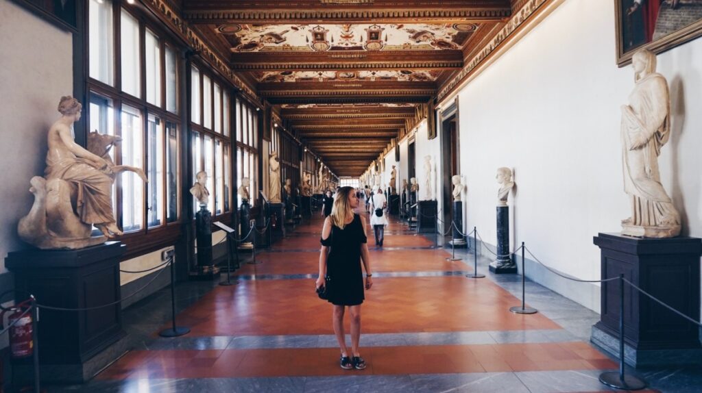 Pizzagirlpatrol in the Uffizi Gallery in Florence