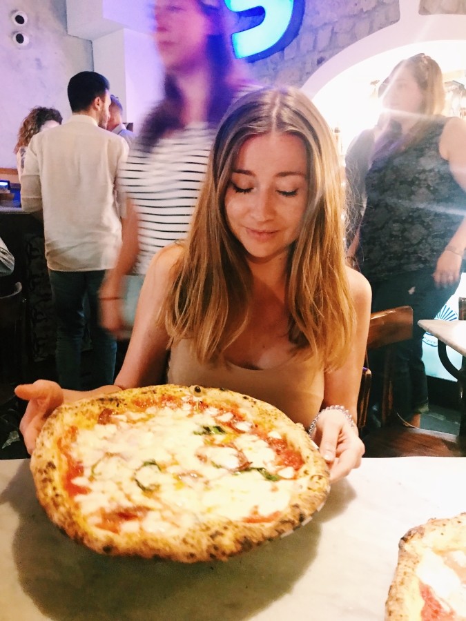 Pizza in L'antica Pizzeria da Michele in Naples