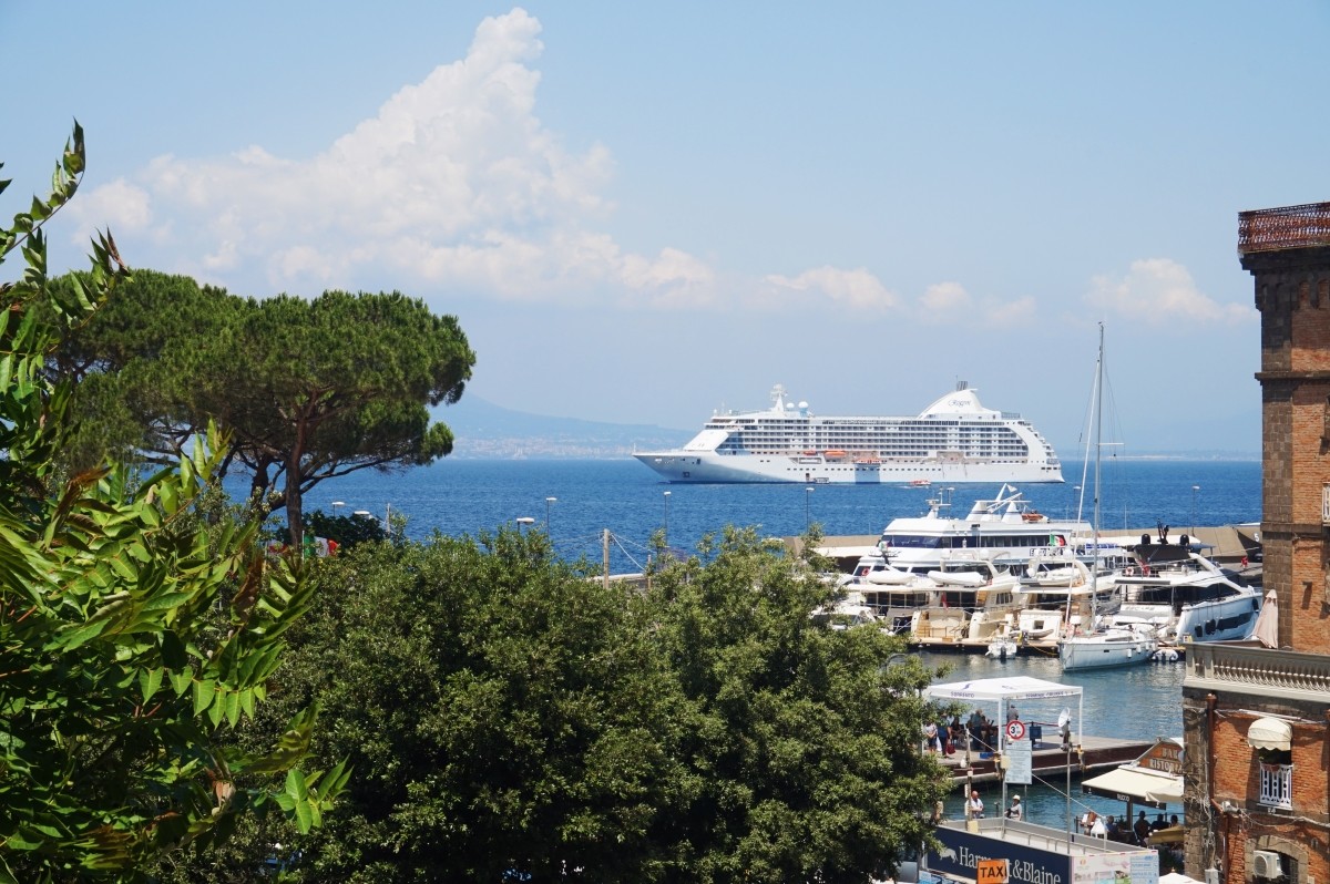Ferries in Sorrento